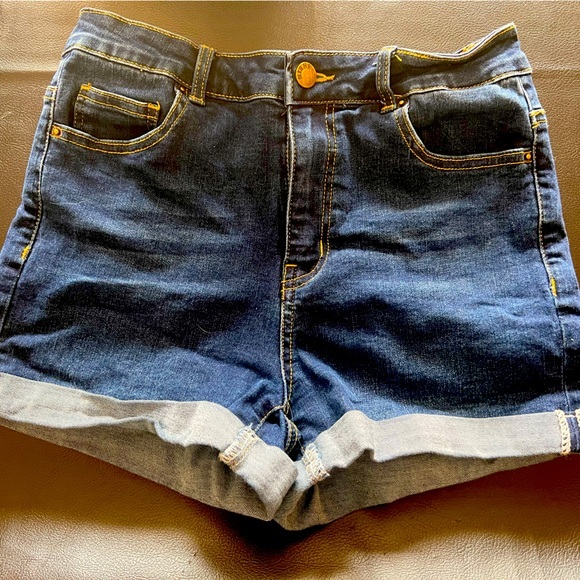 SHEIN size 6 Jean shorts‎ high rise - Picture 1 of 3